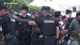 CEUTA | Disparos al aire para impedir que los irregulares entraran por la fuerza a las carpas