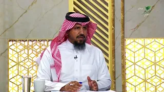 لديها خشونة في الركبة وتصلي جالسة وفي صلاة السنن تحتاج لوسادة.. فهل عليها شيء؟- الشيخ د. سعد الخثلان