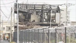 住宅火災で2人死亡 雪が降りしきるなか焼け落ちる　東京・稲城市(2026年2月8日)