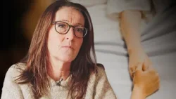 Mens manden lå for døden på hospice - blev Mette sendt på job