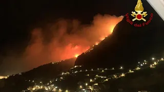 Roghi per decine di chilometri tra le Costiere di Amalfi e Sorrentina