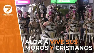 'Els Palmiters' de Aldaia viven sus tradicionales Moros y Cristianos