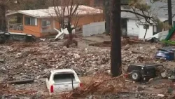 Casas inundadas y coches sepultados por el barro tras las fuertes lluvias en el sur de California