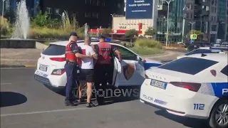 Tension te Zogu i Zi/ Protestuesit zhvillojnë tubim në ditën e parë të shkollës,shoqërohen disa