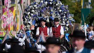 O'zapft is! Monaco si accende: l'Oktoberfest è tornato