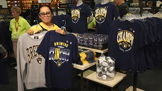 Brewers fans rush to buy new NL Central champion merch