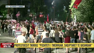 Revoltë kundër të gjithë klasës politike, mbyllet protesta e 85-të! “Nesër më shumë”