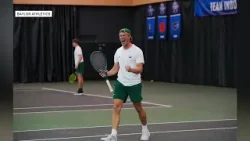 Теннисная команда мужского пола университета Бэйлор готовится к матчу против команды TCU, посвяще...