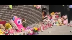 Траурная церемония в память о 7-месячном ребенке, погибшем в Бруклине: «Такого никогда не должно ... Траурная церемония в память о 7-месячном ребенке, погибшем в Бруклине: «Такого никогда не должно ...