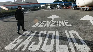 Carburanti, parte il price cap: Meloni tratta anche con Q8