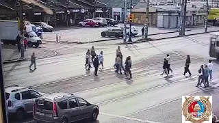 Scooter driver hits woman on Stantsionnaya Street — Accident as seen by eyewitnesses