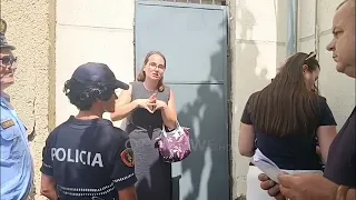 They demand their eviction from the building, a family in Vlorë clashes with the Municipal Police