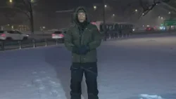 Снегопады нарушают транспортное сообщение по всей стране и на Среднем Западе.