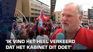 Tientallen actievoerders demonstreren bij UMCG tegen bezuinigingen op WW en WIA