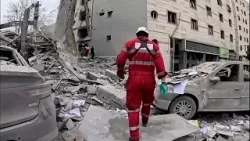 Irán muestra el rescate en Teherán tras los ataques de EE.UU. e Israel contra altos cargos