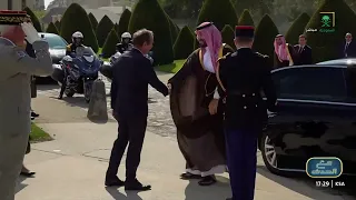 رئيس الوزراء الفرنسي يستقبل سمو ولي العهد في ساحة الإنفاليد