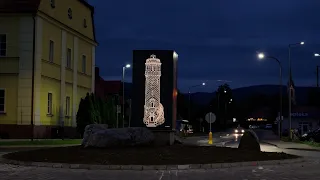 Wieża z Wielkiej Sowy na rondzie w Pieszycach