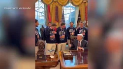 President Trump tries on gold medal from U.S. men’s hockey team President Trump tries on gold medal from U.S. men’s hockey team
