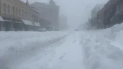 В северо-восточном Висконсине выпал сильный снег, власти призывают жителей воздержаться от поездо... В северо-восточном Висконсине выпал сильный снег, власти призывают жителей воздержаться от поездо...