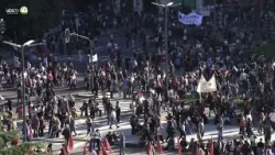 Estudiantes salen a las calles en rechazo a ajuste a las universidades en Argentina