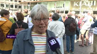 Environ 200 aînés mobilisés place de la Monnaie face à l’urgence climatique