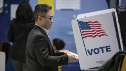 ملايين الأمريكيين يصوتون في انتخابات رئاسية تمهيدية تغيب عنها أجواء المنافسة • فرانس 24 / FRANCE 24