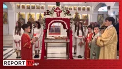 Atmosferë solemniteti dhe reflektimi, besimtarët ortodoksë në Sarandë kremtojnë të Premten e Zezë