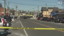 Жители Хартфорда требуют привлечения к ответственности и перемен после смертельной стрельбы со ст... Жители Хартфорда требуют привлечения к ответственности и перемен после смертельной стрельбы со ст...