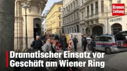 Dramatischer Einsatz vor Geschäft am Wiener Ring | krone.tv NEWS Dramatischer Einsatz vor Geschäft am Wiener Ring | krone.tv NEWS