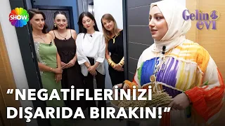 Bride Berivan welcomes her guests by burning Syrian rue! | Gelin Evi Episode 1763