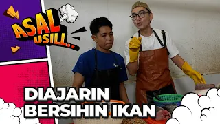 John Martin Becomes a Fishmonger, but Gets Confused When Asked About the Fish Species