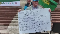 COSENZA, THE PUBLIC'S ANGER OVER THE COST OF LIVING