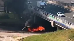 Arde un camión mientras circulaba sin conductor