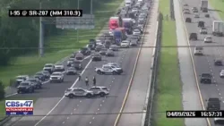 Подозреваемый в угнанном автомобиле «намеренно» врезался в машину шерифа округа Сан-Хосе, движени... Подозреваемый в угнанном автомобиле «намеренно» врезался в машину шерифа округа Сан-Хосе, движени...