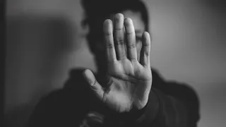Reports of a man stalking a student in Loma Pytã