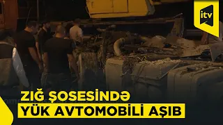 Zığda yük avtomobili aşaraq yolu bağlayıb
