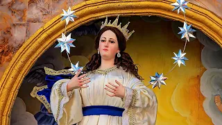 Thousands of families join the traditional La Purísima "Gritería" in León