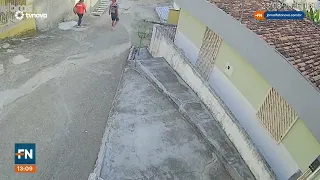 Sinkhole opens up and “swallows” woman on street in Vitória de Santo Antão #BreakingNews