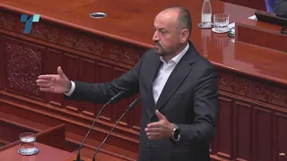 Даути одби да ја напушти говорницата, Гаши побара службите да ѝ го исклучат тонот