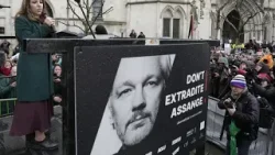 EE.UU. acusa a Assange de haber puesto en riesgo "vidas inocentes"