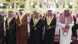 أمير منطقة الرياض الأمير فيصل بن بندر يؤدي صلاة الميت على الأميرة نورة بنت عبدالعزيز أمير منطقة الرياض الأمير فيصل بن بندر يؤدي صلاة الميت على الأميرة نورة بنت عبدالعزيز