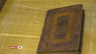 V Čaplovičovej knižnici nájdete prvotlač Newtonovho hlavného diela