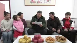 В Китае издали второй том книги о встречах Си Цзиньпина с жителями страны