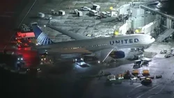 2 flight attendants injured after severe turbulence on United flight to LAX