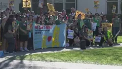 Конфликт вокруг заработной платы приближает школьный округ Вашингтона к возможной забастовке учит...