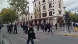 NË PRITJE TË PROTESTËS/Policia në rresht anës trotuareve tek rruga e Elbasanit! Ja situata në Tiranë