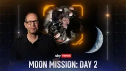 Экипаж миссии «Артемида II» покидает околоземную орбиту, отправляясь в путешествие к Луне. Экипаж миссии «Артемида II» покидает околоземную орбиту, отправляясь в путешествие к Луне.