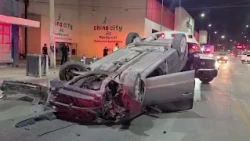 Two young people injured after car crash and rollover in downtown Guaymas