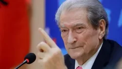 Pse nuk tërhiqet Berisha nga gara për kreun e PD?/ Analistët e plasin në Breaking