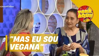 A snack with horse meat? Sonia Abrão falls for João Kleber's prank.